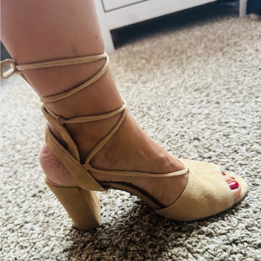 New Gianni Bini sandals size 8